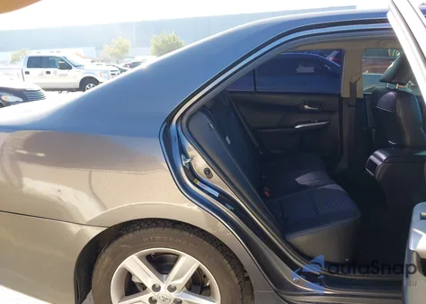 2014 Toyota Camry Se z USA, uszkodzony, nr VIN 4T1BF1FK1EU797084